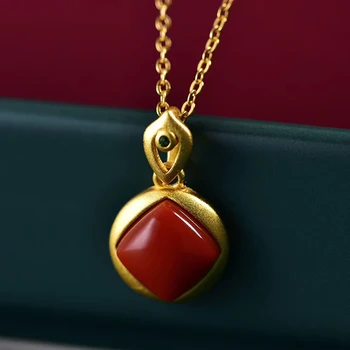 Amorita Vintage boutique matinio metalo, natūralaus raudono akmens karoliai pakabukas