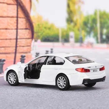 1:36 Lydinio Diecast Imitavimo Modelio Automobilių atsitraukti Vaikams, Žaislai Vaikams, BMWS 550I