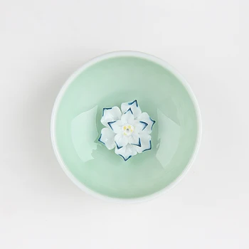 Vienas puodelis porcelianas longquan spalvos jūros vandens Kinų kungfu arbatos puodelio kūrybos lotoso gėlė, reljefo taurės Pu'er 50ml arbatos puodelio arbatos meistras